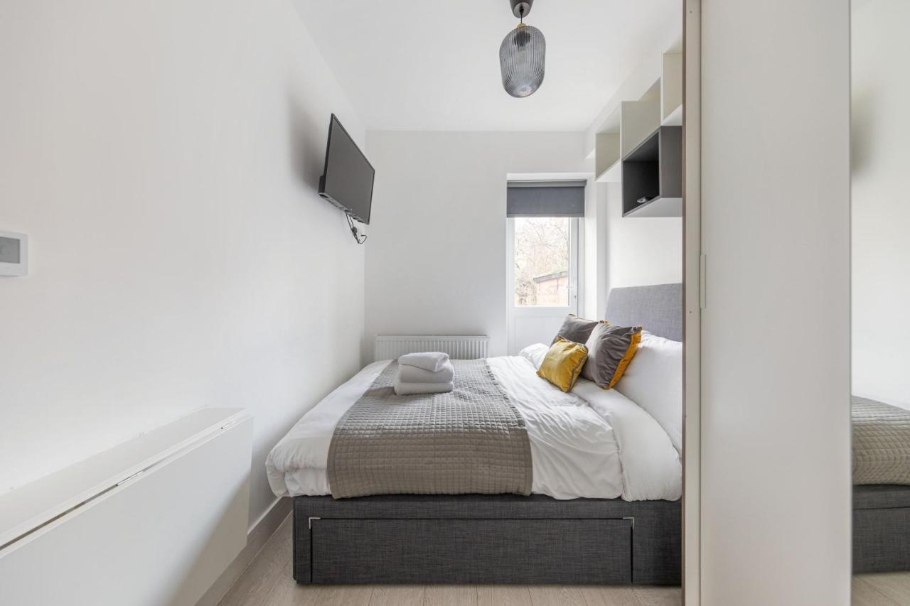 Apartamento Functional Double With An Ensuite Toilet And Shower Near Tube And Bus Stations *