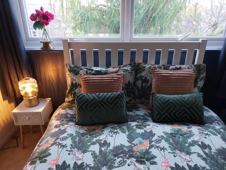2 Bed Flat, Bounds Green, Piccadilly Line, N11 Apartment *