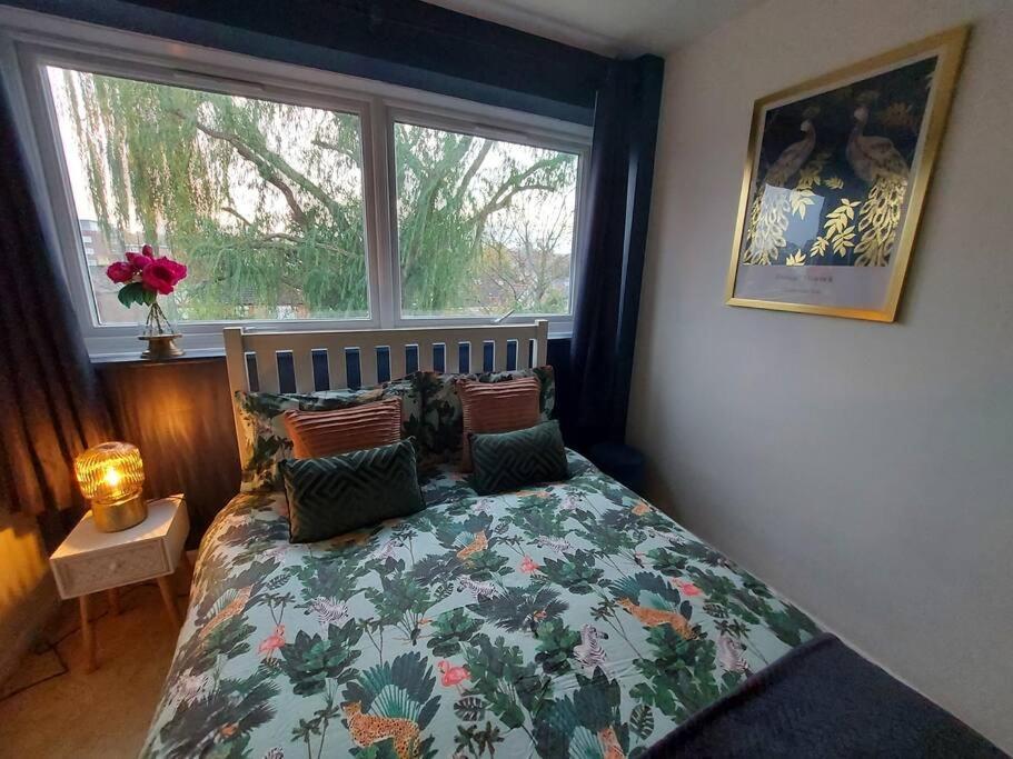 2 Bed Flat, Bounds Green, Piccadilly Line, N11 London