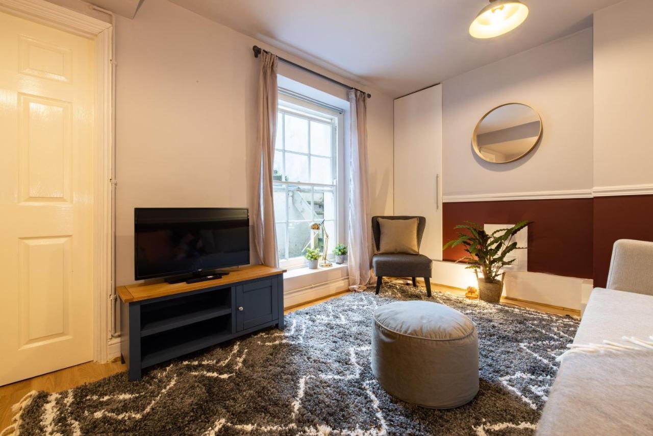Mornington Crescent Apartment