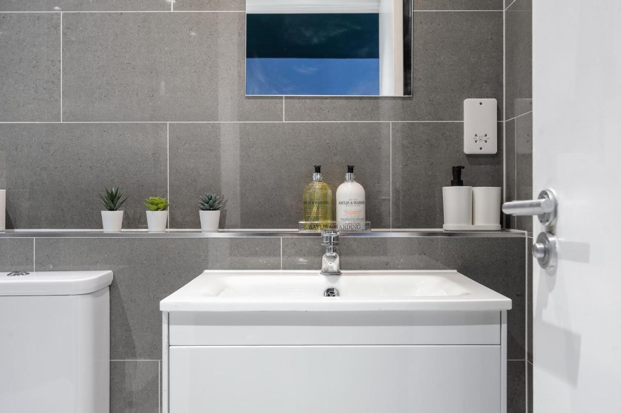 Canary Wharf Apartment *