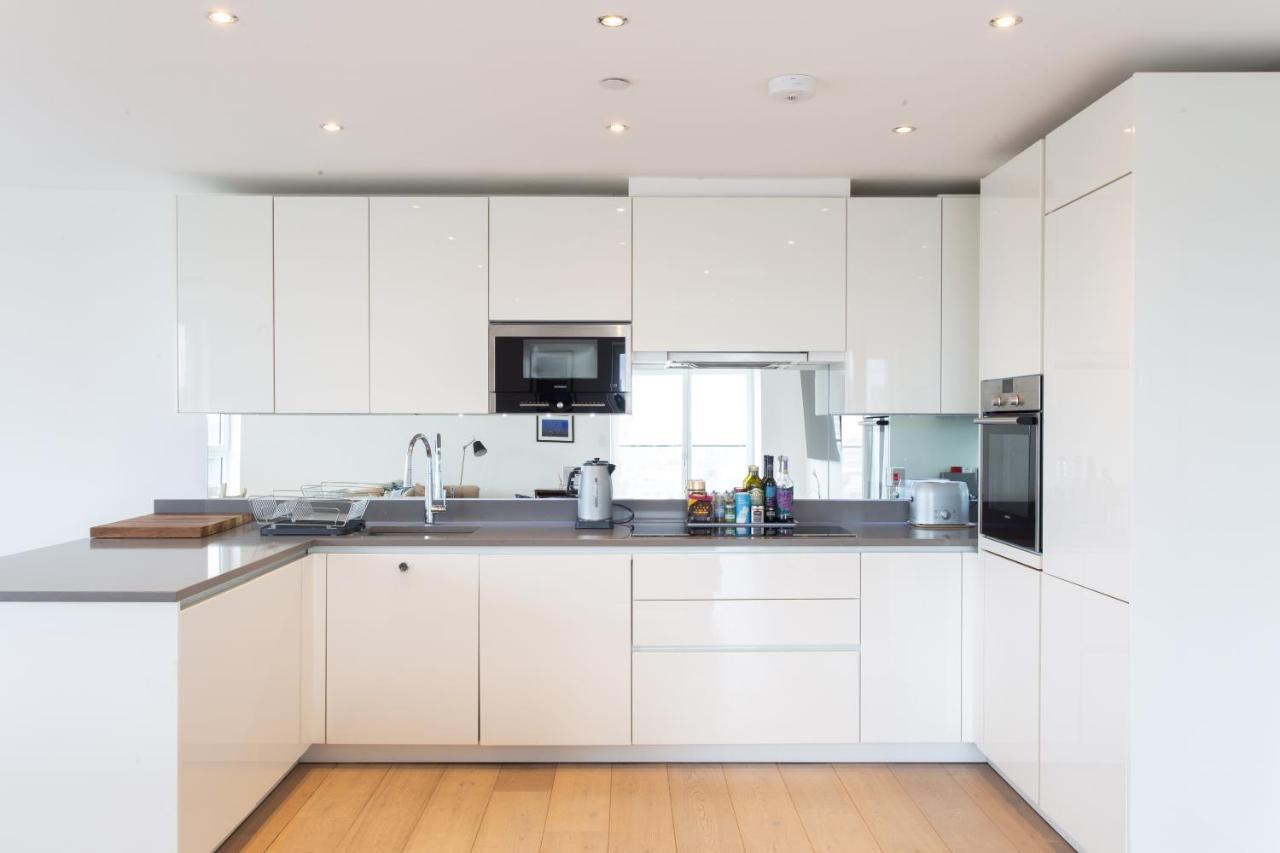 2 Bed 2 Bath Penthouse With Amazing Views With Free Parking