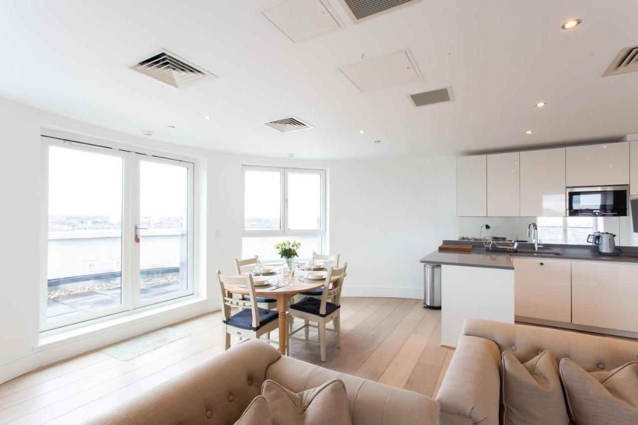 2 Bed 2 Bath Penthouse With Amazing Views With Free Parking * Londen