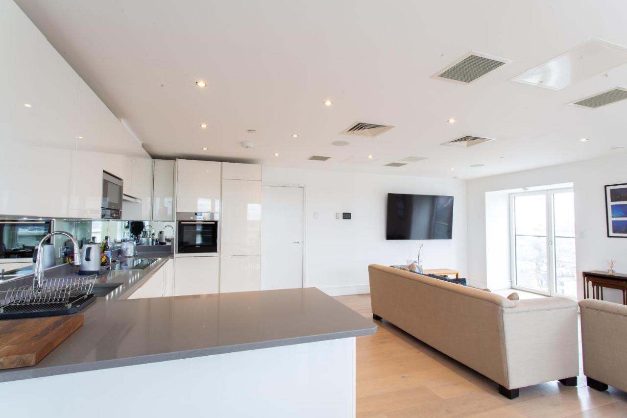 2 Bed 2 Bath Penthouse With Amazing Views With Free Parking Appartement
