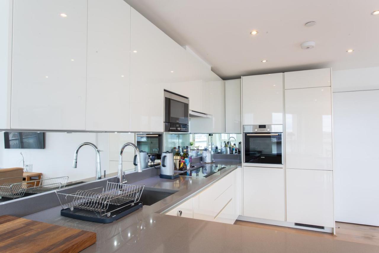 2 Bed 2 Bath Penthouse With Amazing Views With Free Parking Appartement Londen