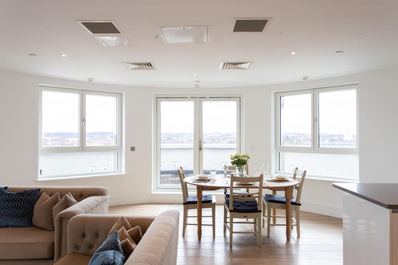 2 Bed 2 Bath Penthouse With Amazing Views With Free Parking * Londen