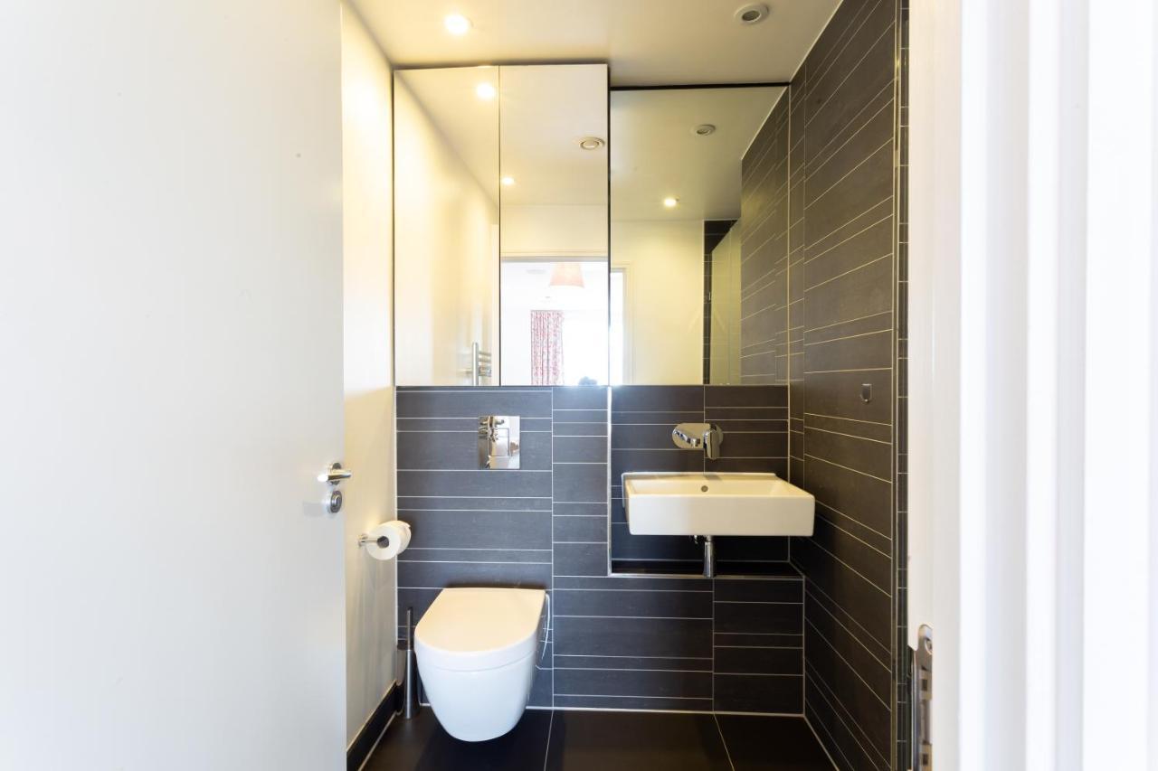 2 Bed 2 Bath Penthouse With Amazing Views With Free Parking Londen