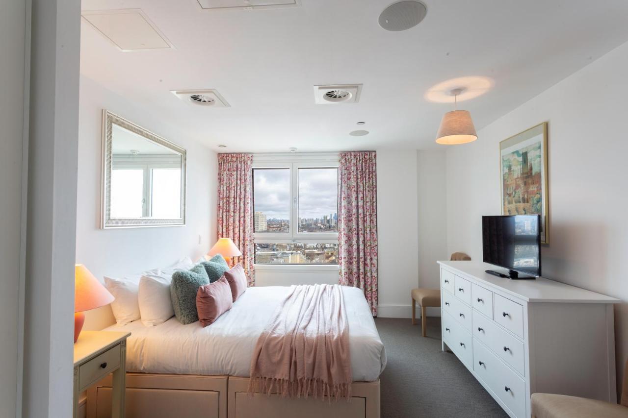 2 Bed 2 Bath Penthouse With Amazing Views With Free Parking * Londen