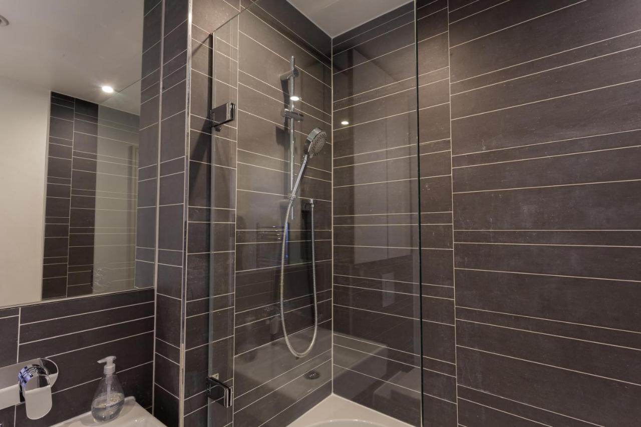 2 Bed 2 Bath Penthouse With Amazing Views With Free Parking