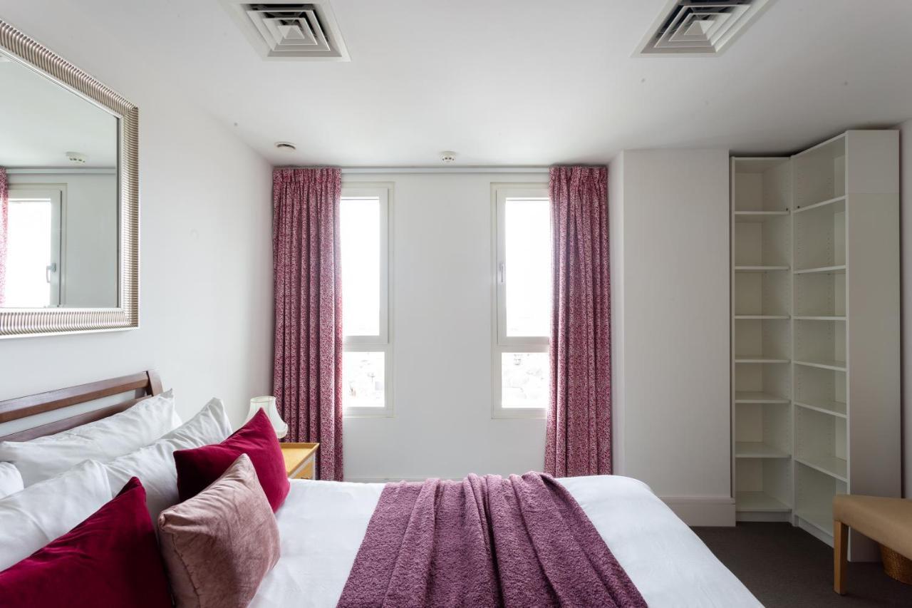 2 Bed 2 Bath Penthouse With Amazing Views With Free Parking Appartement