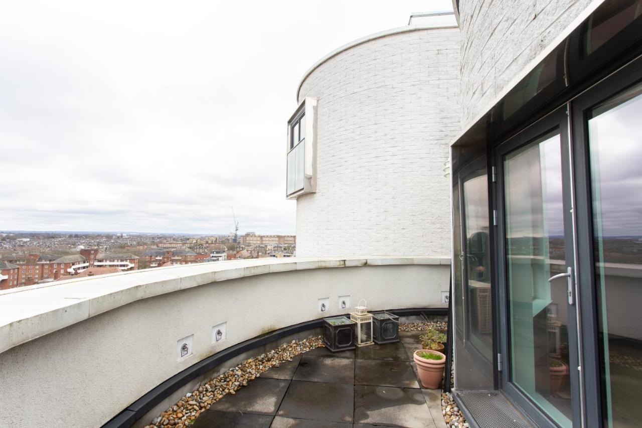 2 Bed 2 Bath Penthouse With Amazing Views With Free Parking Appartement *