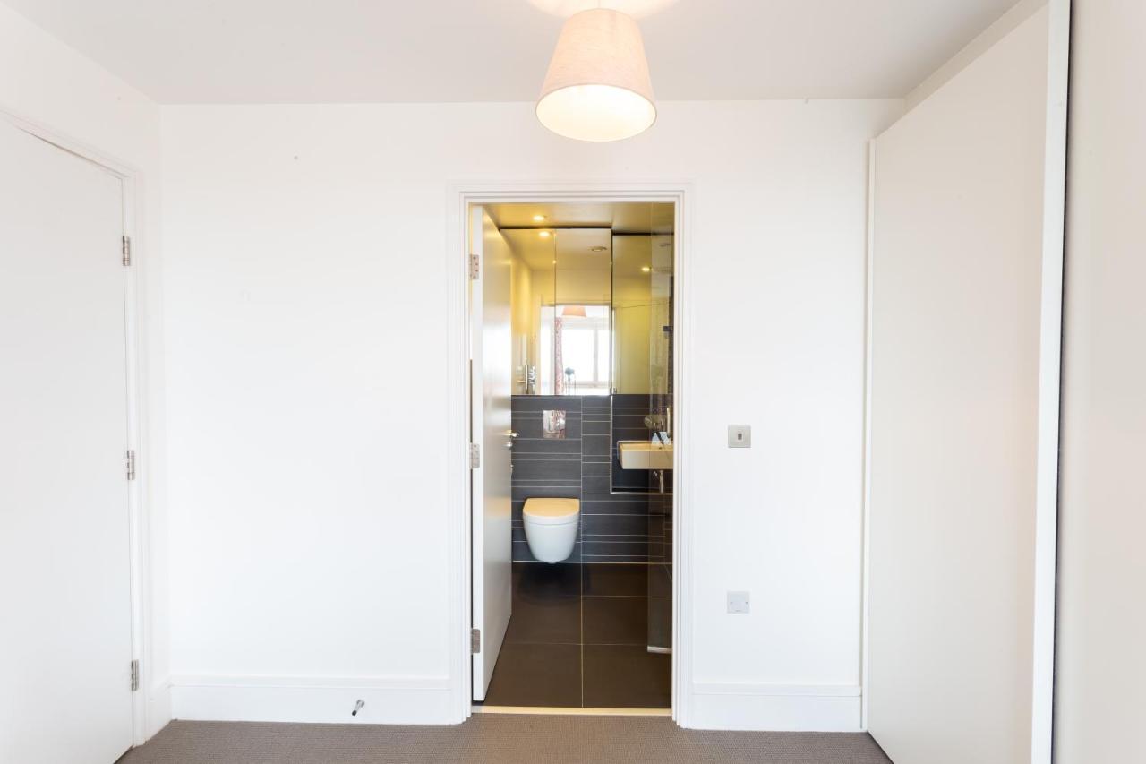 2 Bed 2 Bath Penthouse With Amazing Views With Free Parking Appartement *