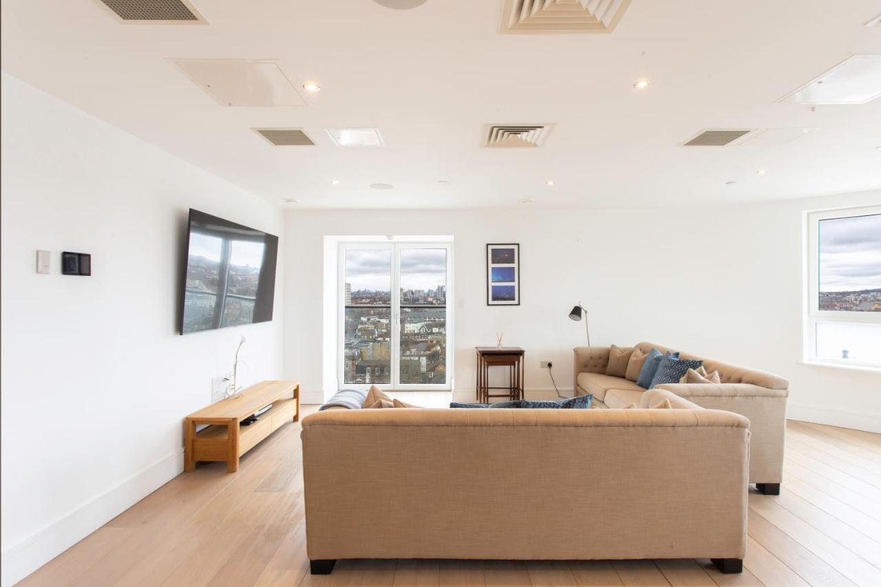 2 Bed 2 Bath Penthouse With Amazing Views With Free Parking Appartement Londen