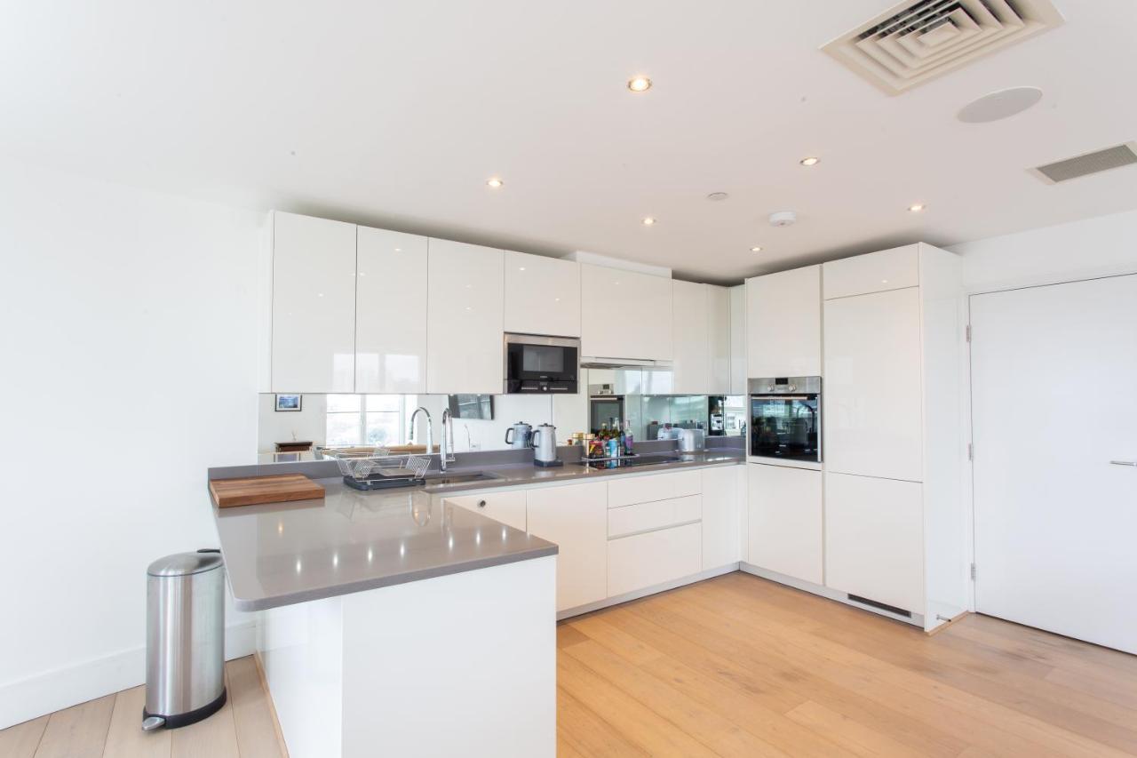 2 Bed 2 Bath Penthouse With Amazing Views With Free Parking Appartement *