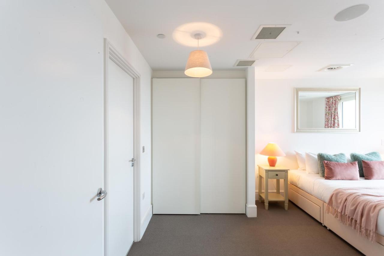 Appartement 2 Bed 2 Bath Penthouse With Amazing Views With Free Parking