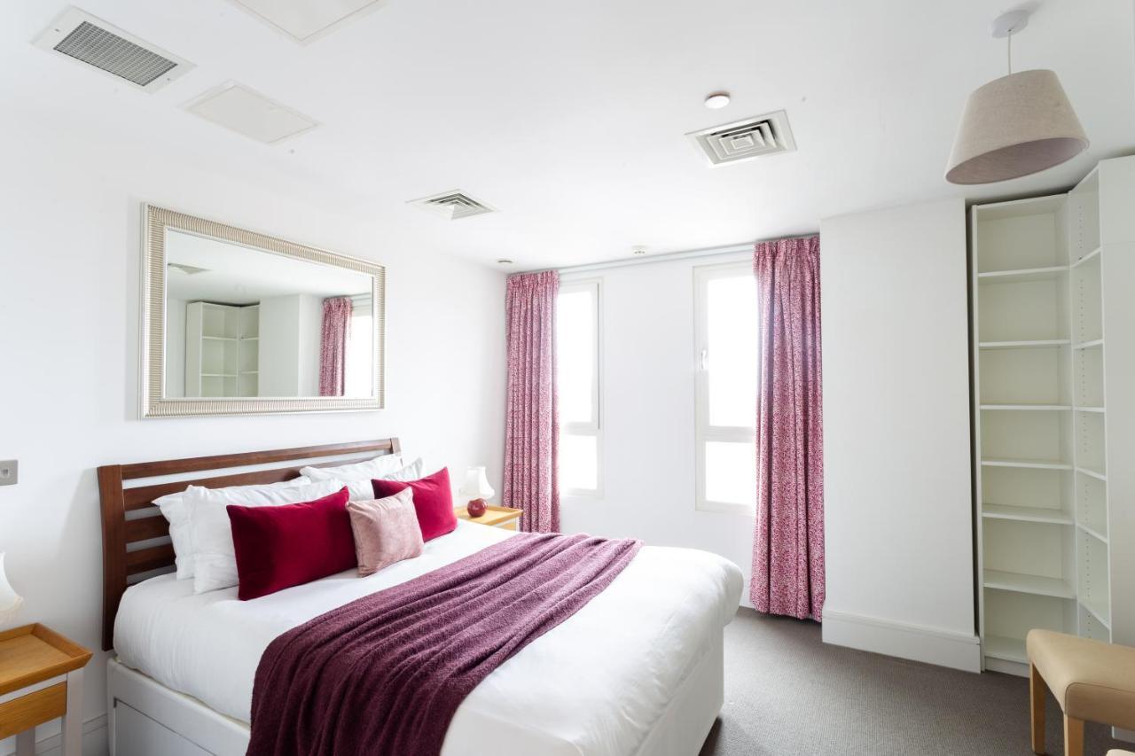 2 Bed 2 Bath Penthouse With Amazing Views With Free Parking * Londen