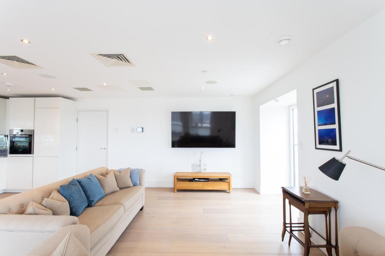 2 Bed 2 Bath Penthouse With Amazing Views With Free Parking Appartement Londen