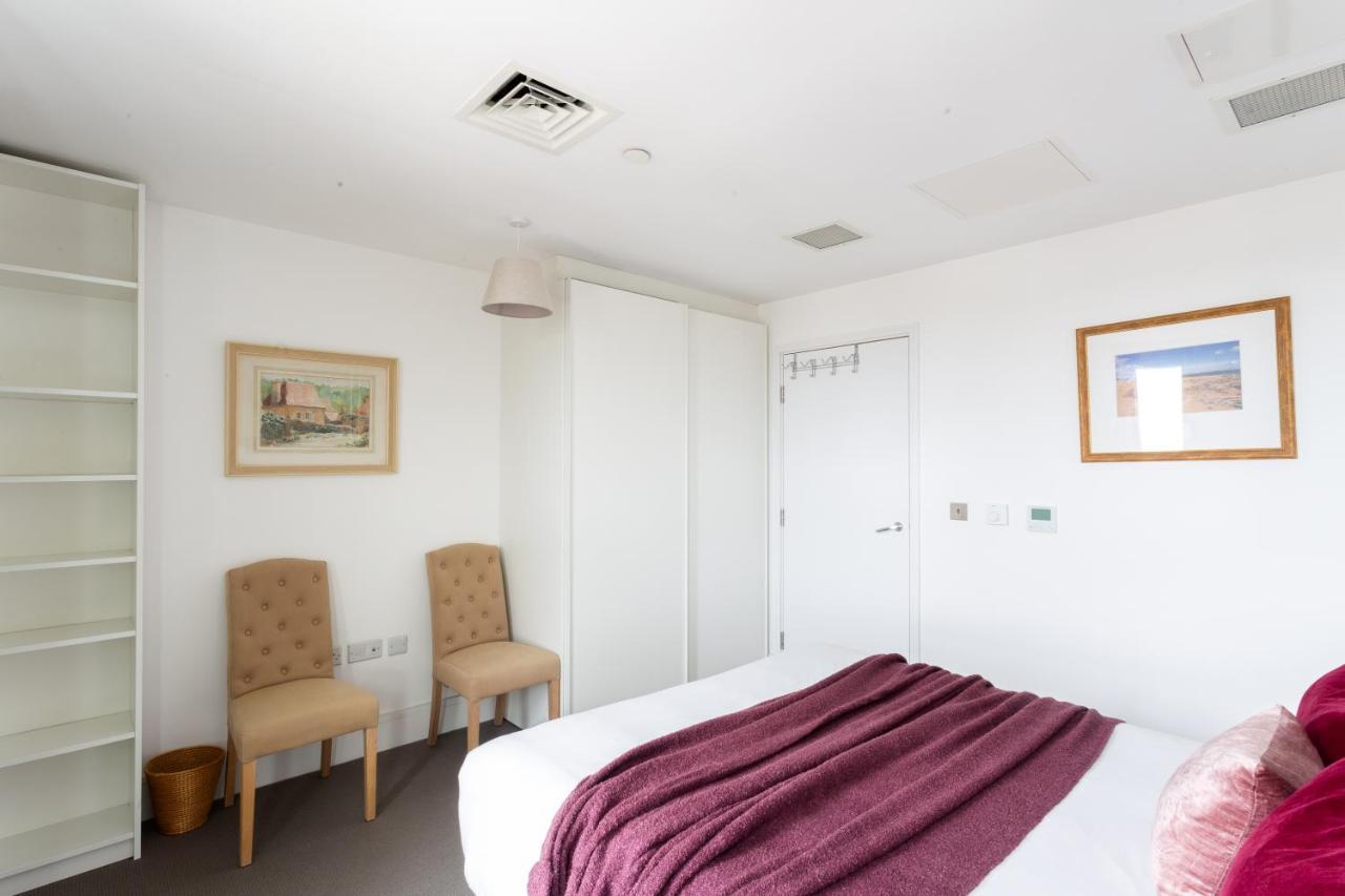 2 Bed 2 Bath Penthouse With Amazing Views With Free Parking