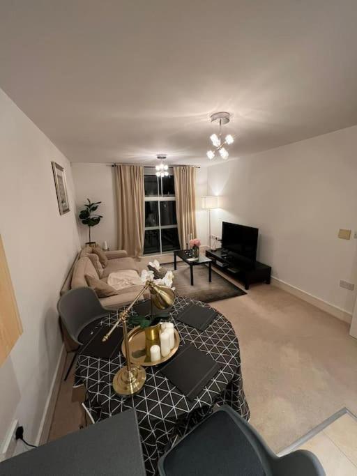 Appartement One Double Bedroom On Chelsea Bridge! *