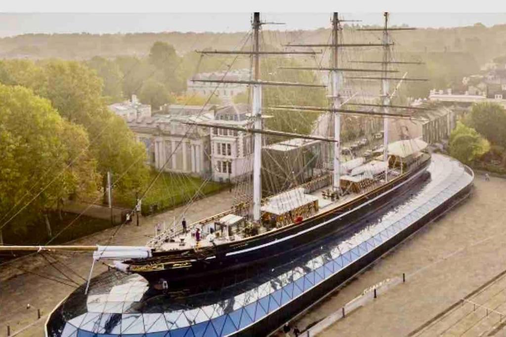 Greenwich Luxury View Apartment