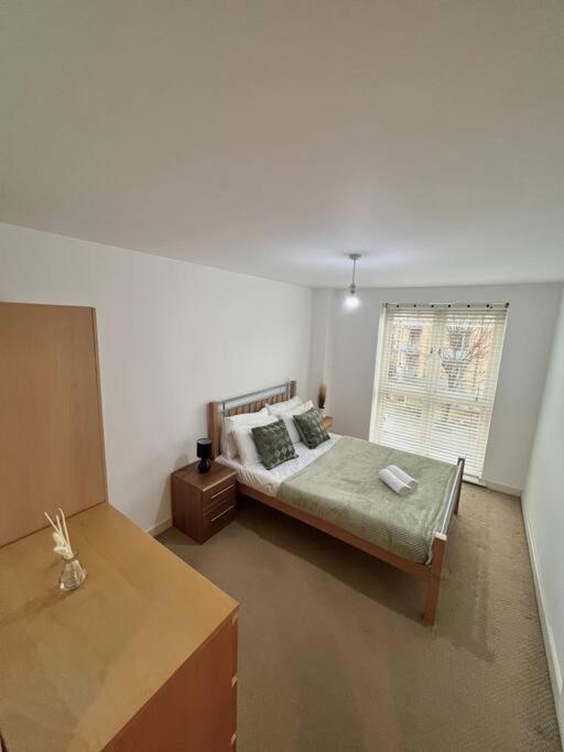 New Build 2 Bedroom With 2 Bath, Apartamento Londres