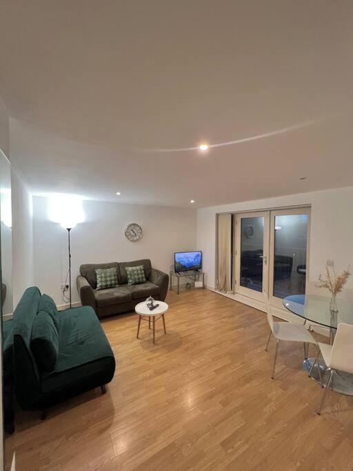 Apartamento New Build 2 Bedroom With 2 Bath, Londres