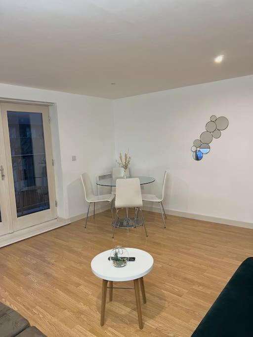 New Build 2 Bedroom With 2 Bath,