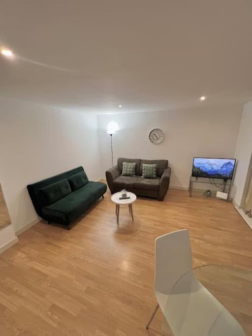 New Build 2 Bedroom With 2 Bath, *