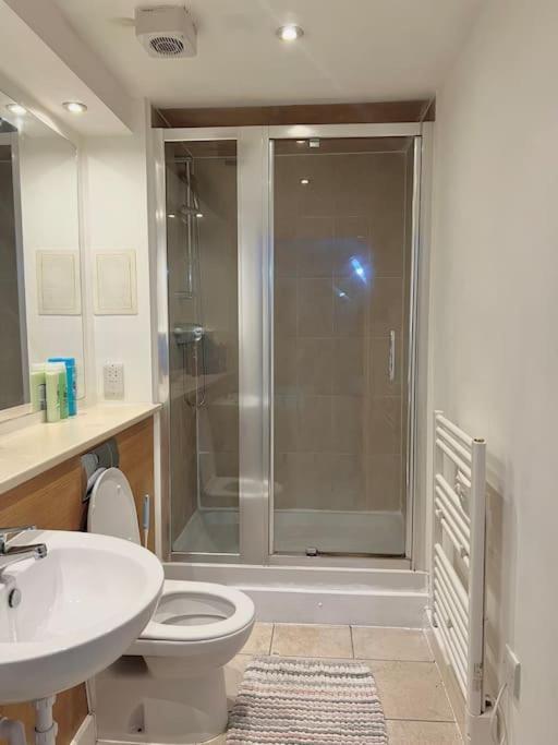Apartamento New Build 2 Bedroom With 2 Bath, Londres