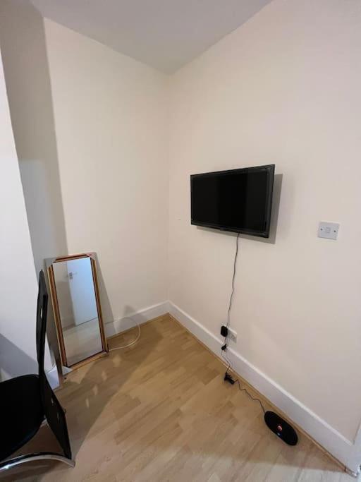 003- Lovely 1-bedroom Very Close To Apartment *