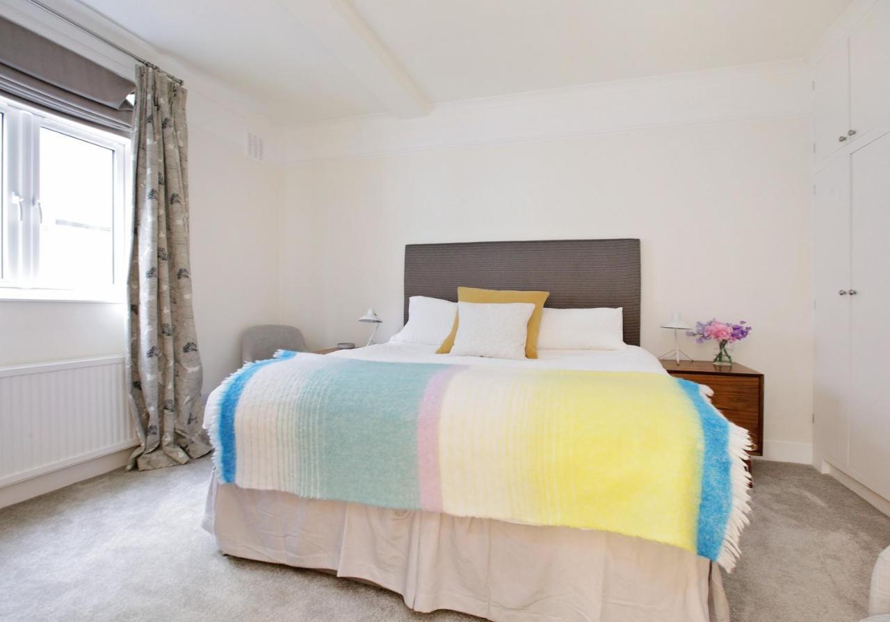 Hyde Park Mews W2 - Zone 1 *