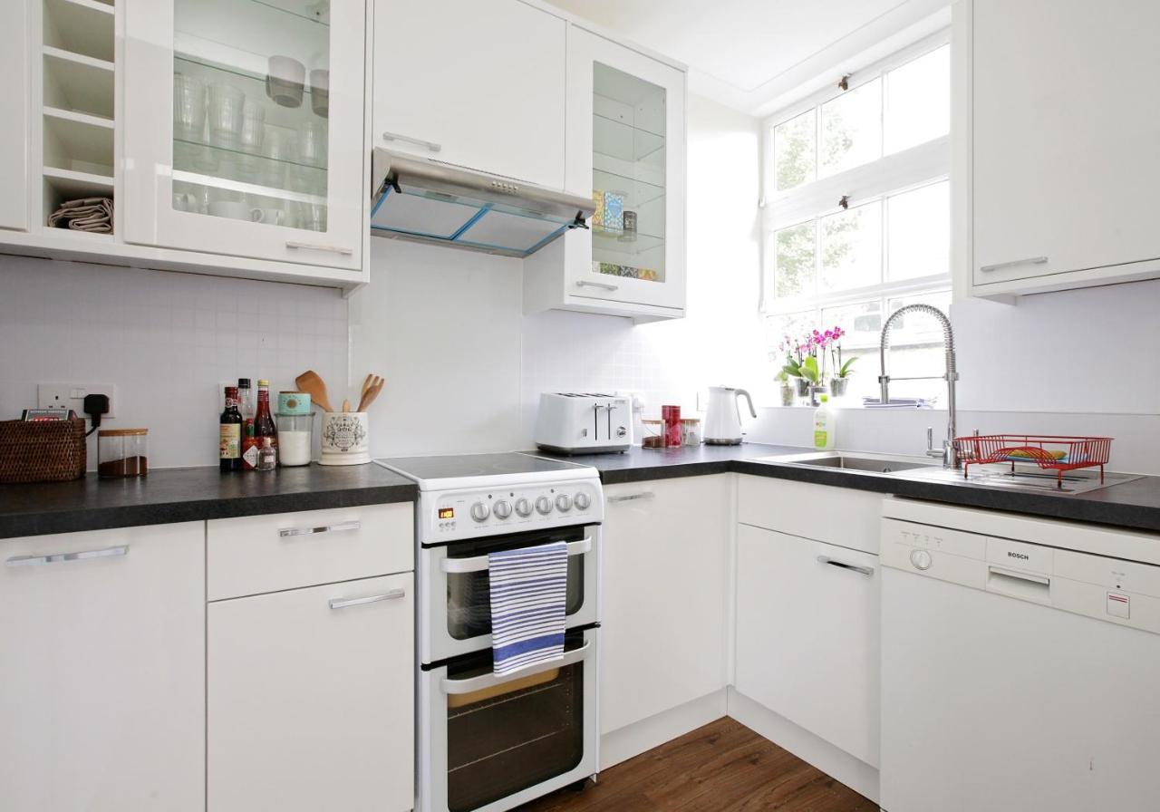 Hyde Park Mews W2 - Zone 1 *