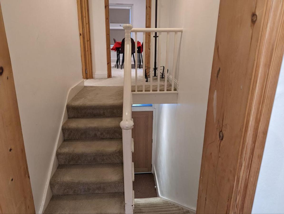 Fully-equipped Flat In The Of London. *