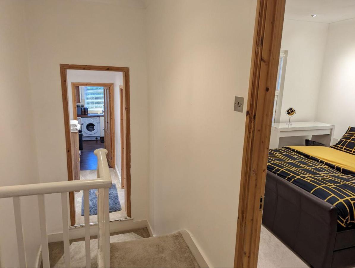 Fully-equipped Flat In The Of London. Appartement