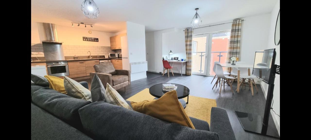 Spacious 5 Min Walk To Leytonstone Underground Station And 5 Stops To Zone 1 Apartamento *