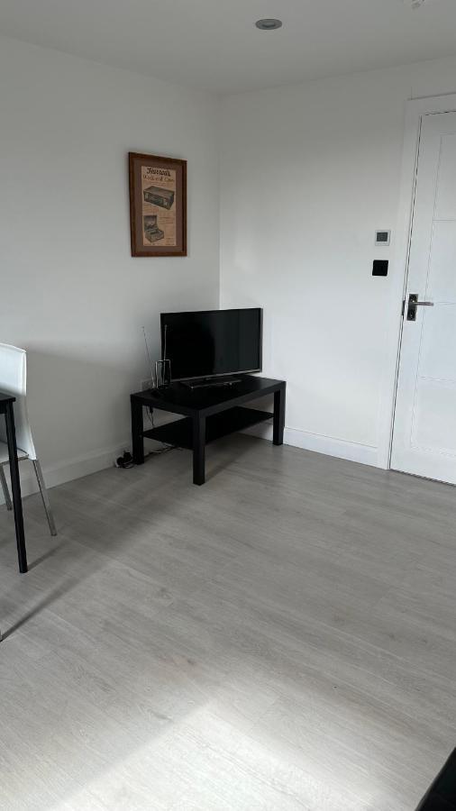Apartamento Stunning New 1 Bedroom *