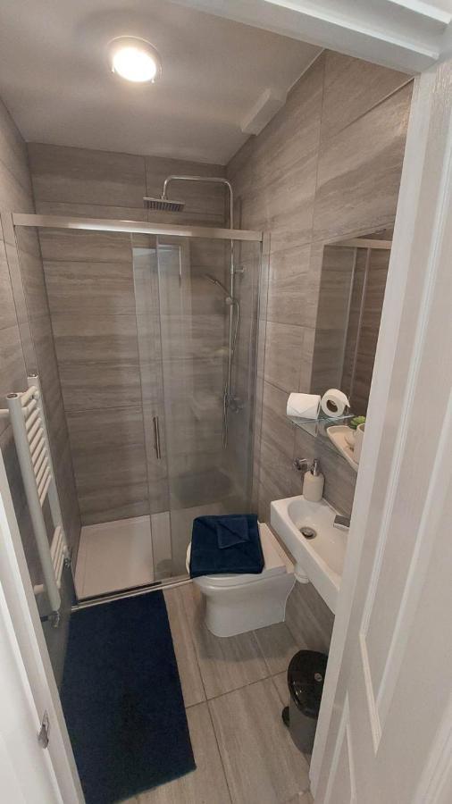 Casa de hóspedes Double En-suite Available In 3 Bed Apt Londres