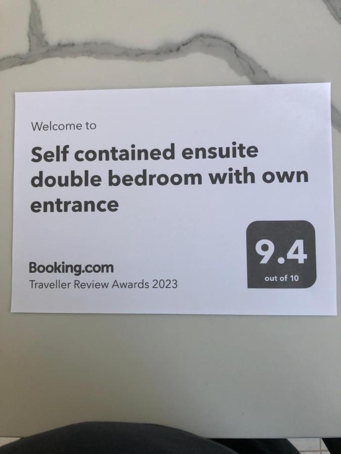 Self Contained Ensuite Double Bedroom With Own Entrance Free Off Street Parking * Londres