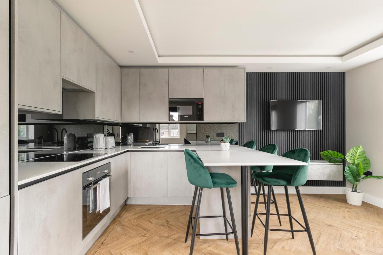 Skyvillion - Cozy Large 4 & 1 Bed In Enfield, Mins To Tube Station, Free Wi-fi Appartement *