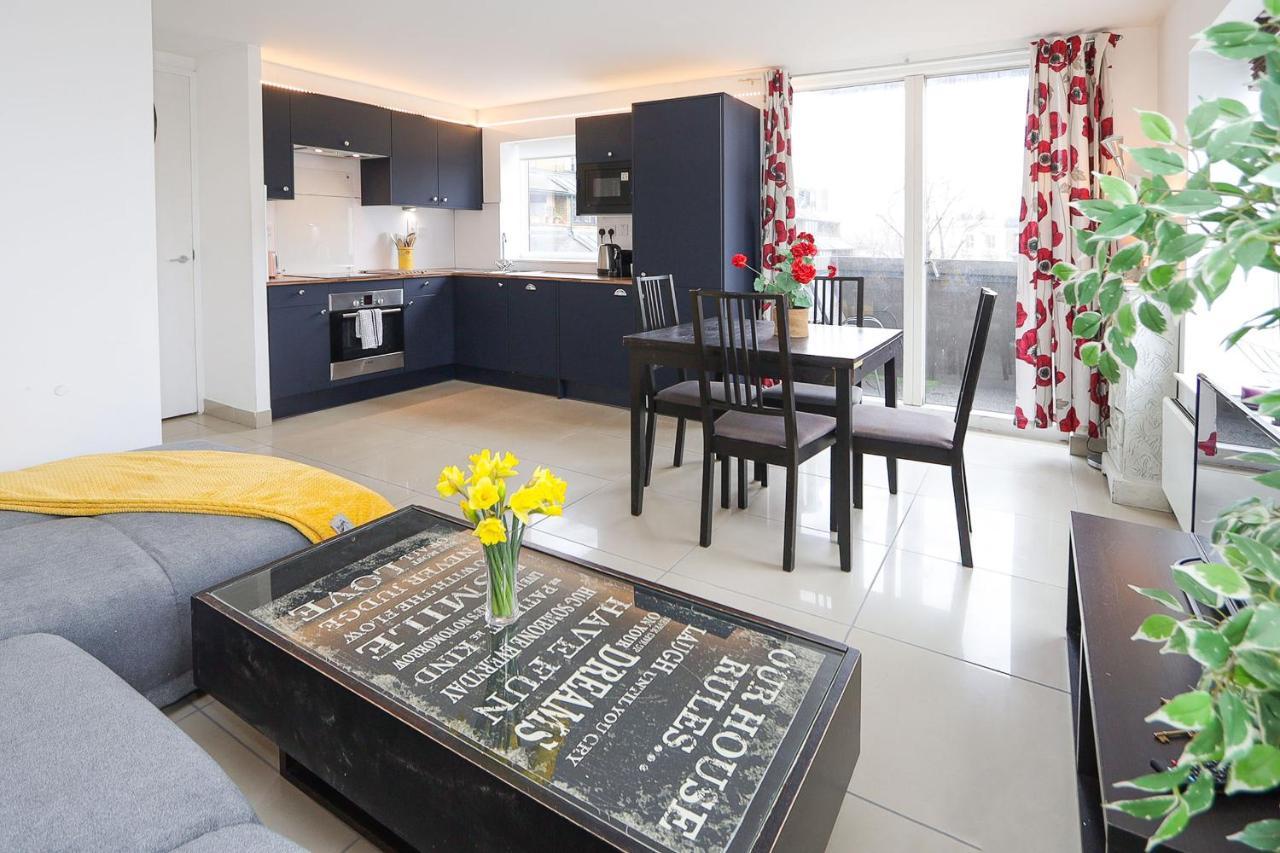 2-bed 2-bath Flat Around The Corner From Portobello Market London