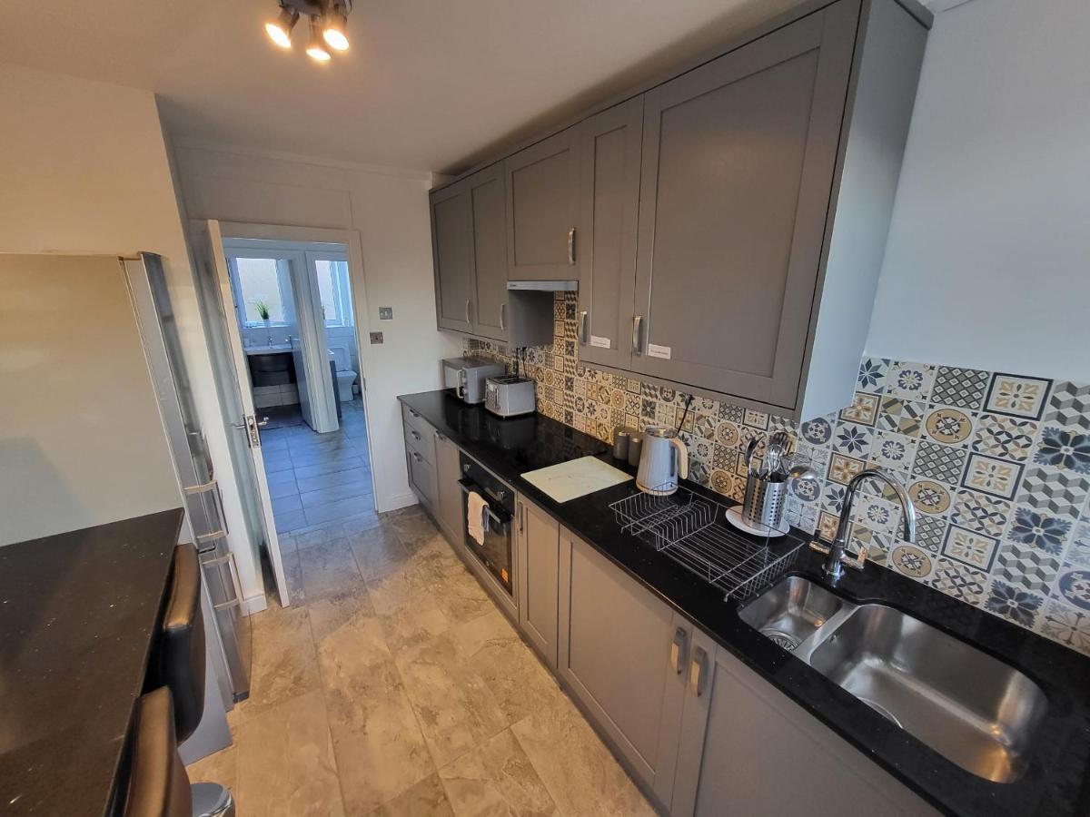 Modern 3 Bed Walking Distance To Wimbledon Tennis! Apartment