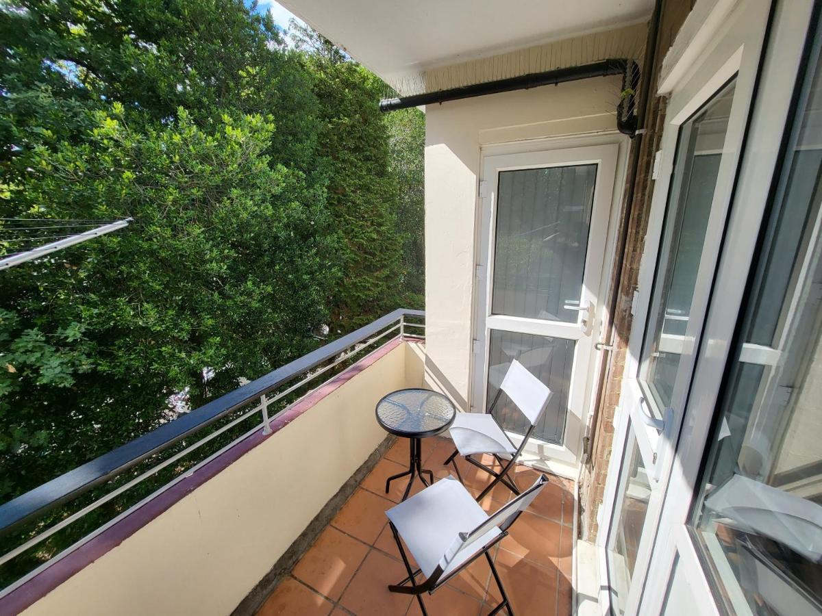 Modern 3 Bed Walking Distance To Wimbledon Tennis! Apartment *