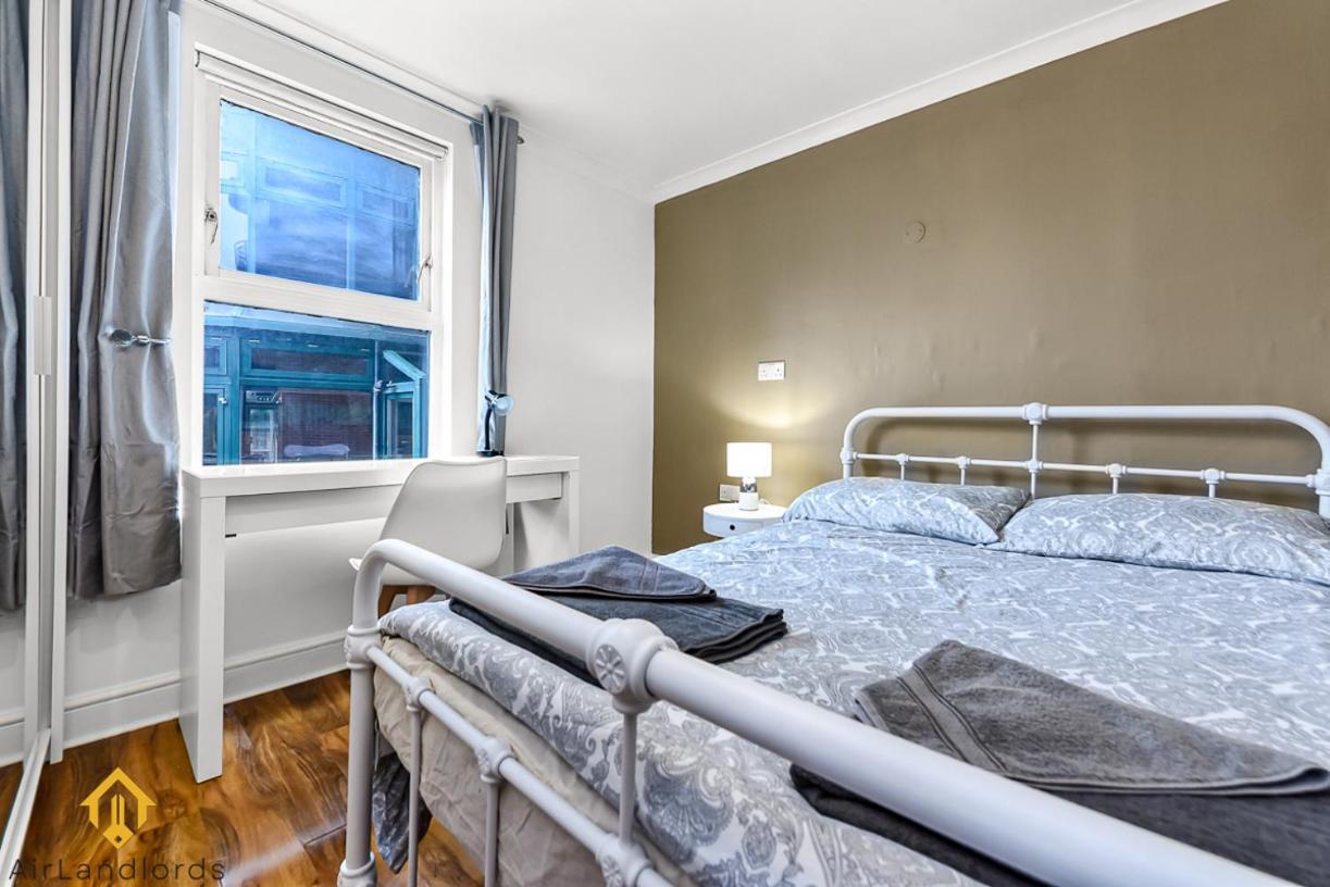 Charming River View 3 Bedroom In The Heart Of *