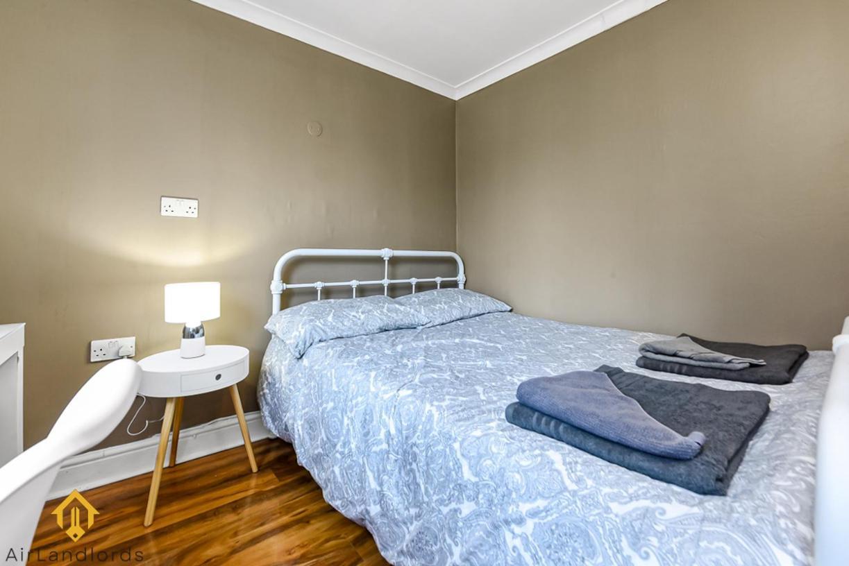 Charming River View 3 Bedroom In The Heart Of * Londres