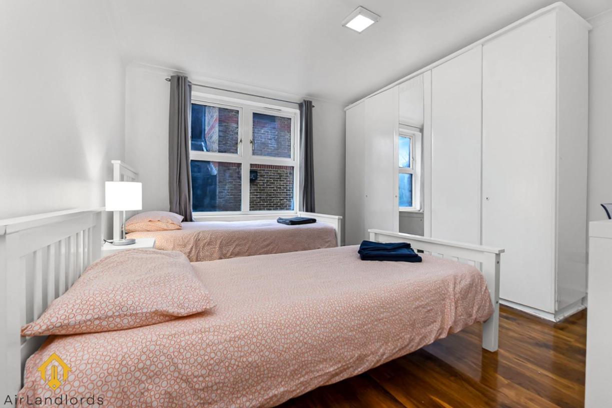 Charming River View 3 Bedroom In The Heart Of Apartment