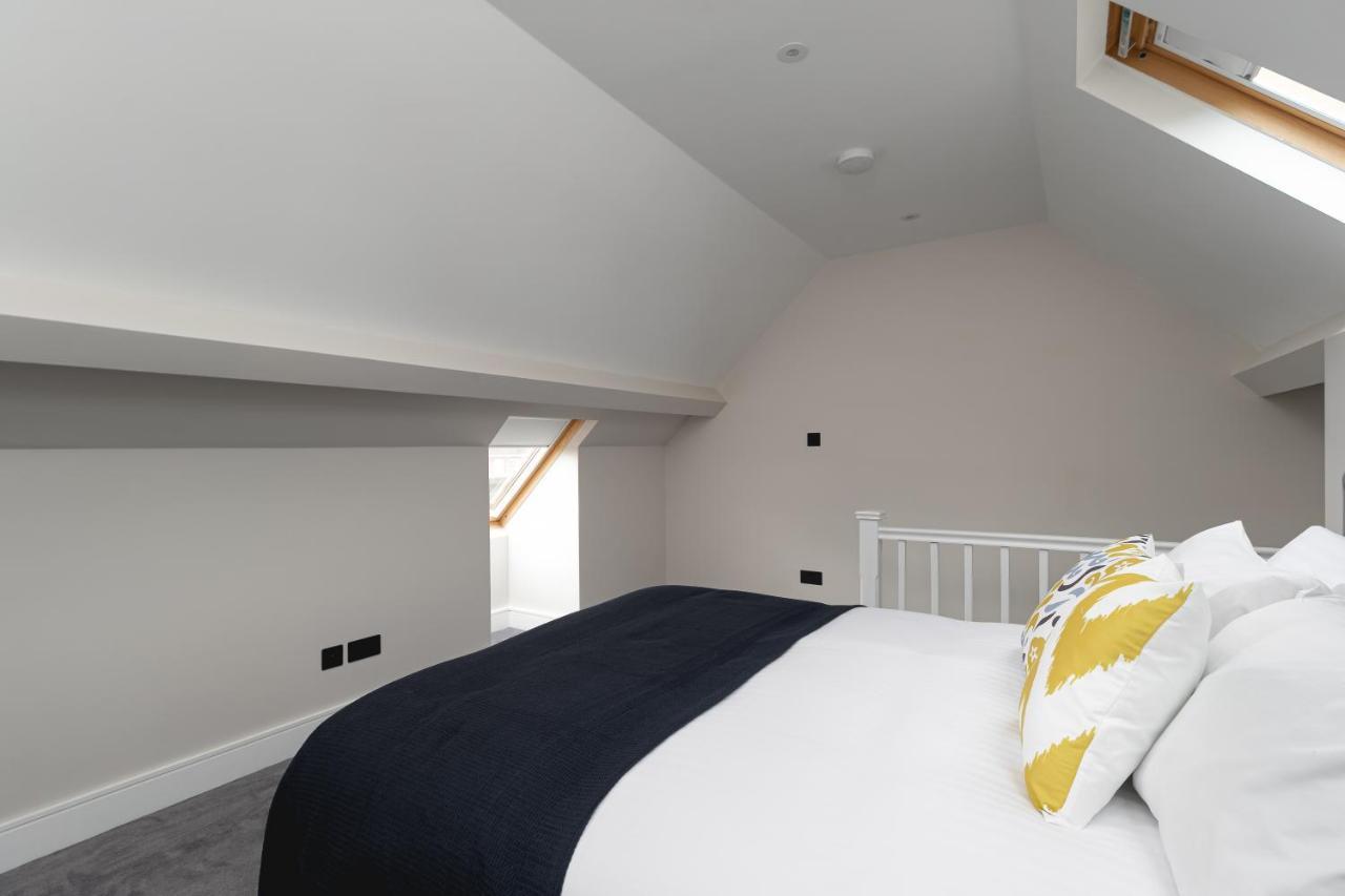 Skyvillion - Cozy Large 4 & 1 Bed In Enfield, Mins To Tube Station, Free Wi-fi Londres