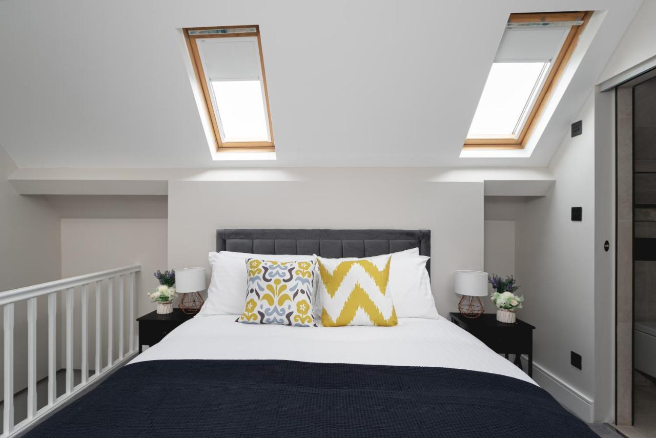 Skyvillion - Cozy Large 4 & 1 Bed In Enfield, Mins To Tube Station, Free Wi-fi