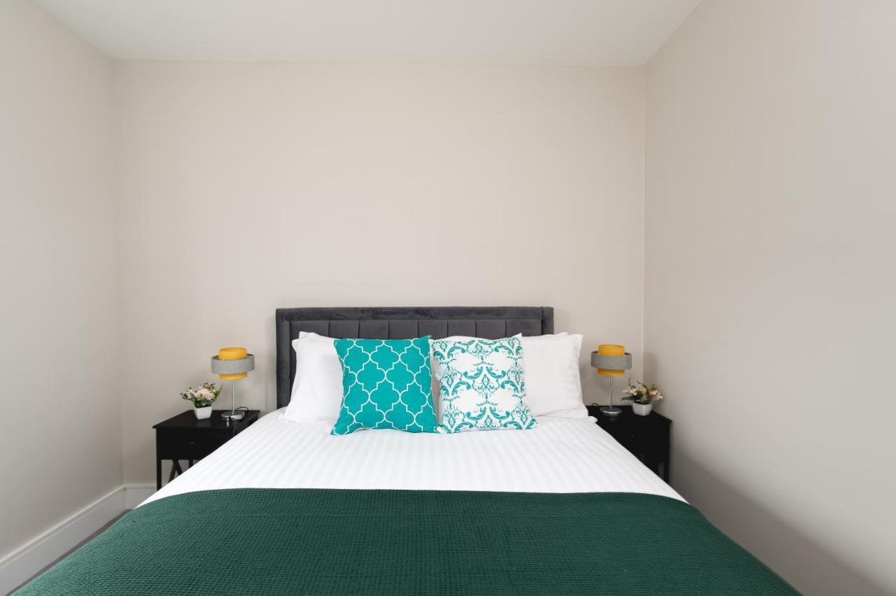 Skyvillion - Cozy Large 4 & 1 Bed In Enfield, Mins To Tube Station, Free Wi-fi Appartement Londres