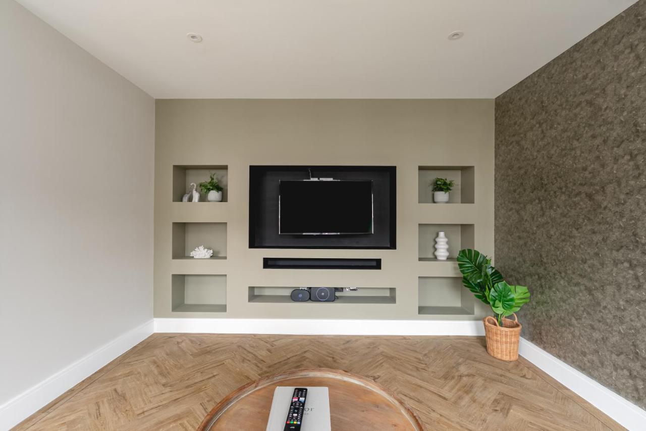 Skyvillion - Cozy Large 4 & 1 Bed In Enfield, Mins To Tube Station, Free Wi-fi