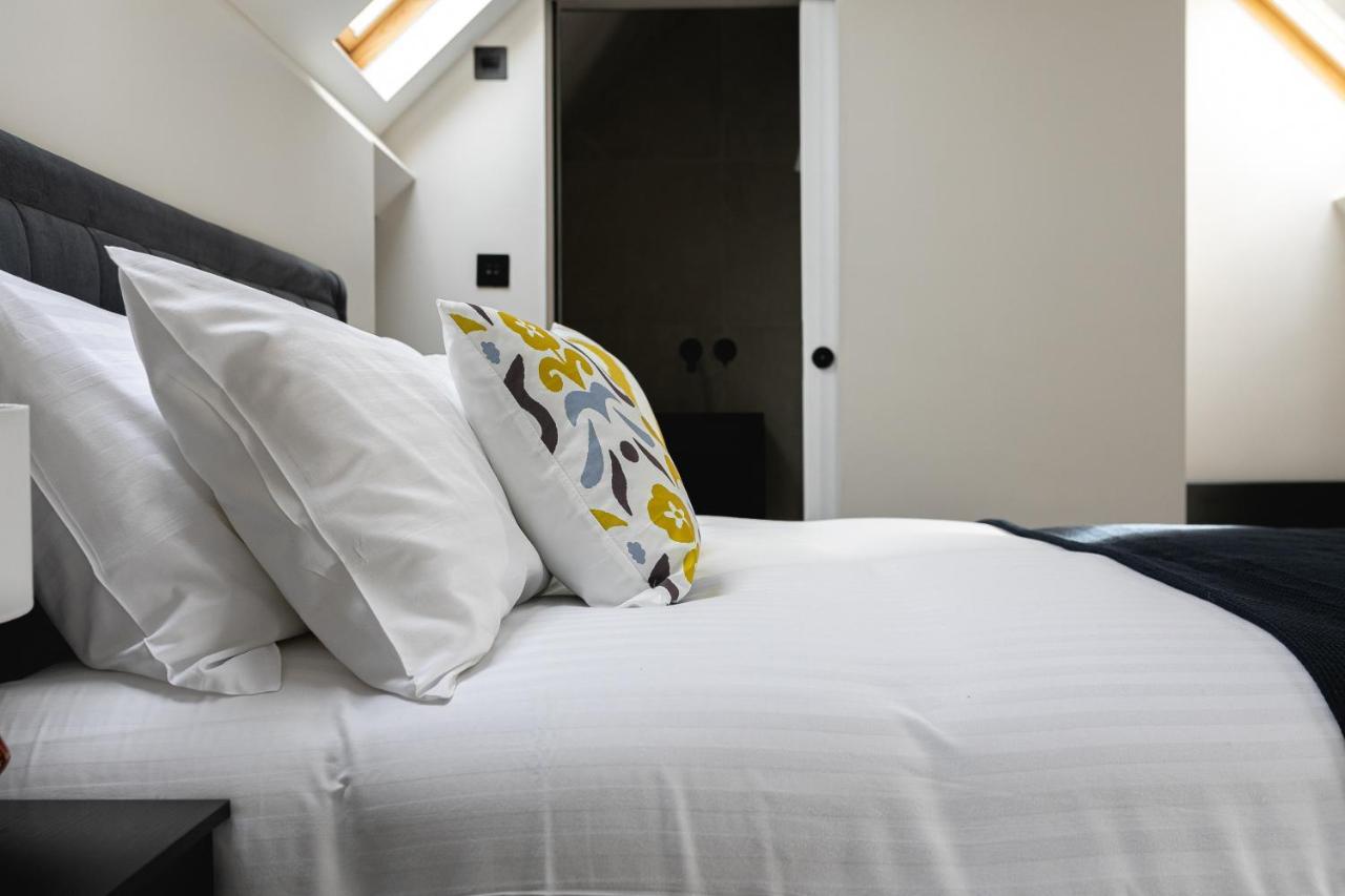 Skyvillion - Cozy Large 4 & 1 Bed In Enfield, Mins To Tube Station, Free Wi-fi Londres